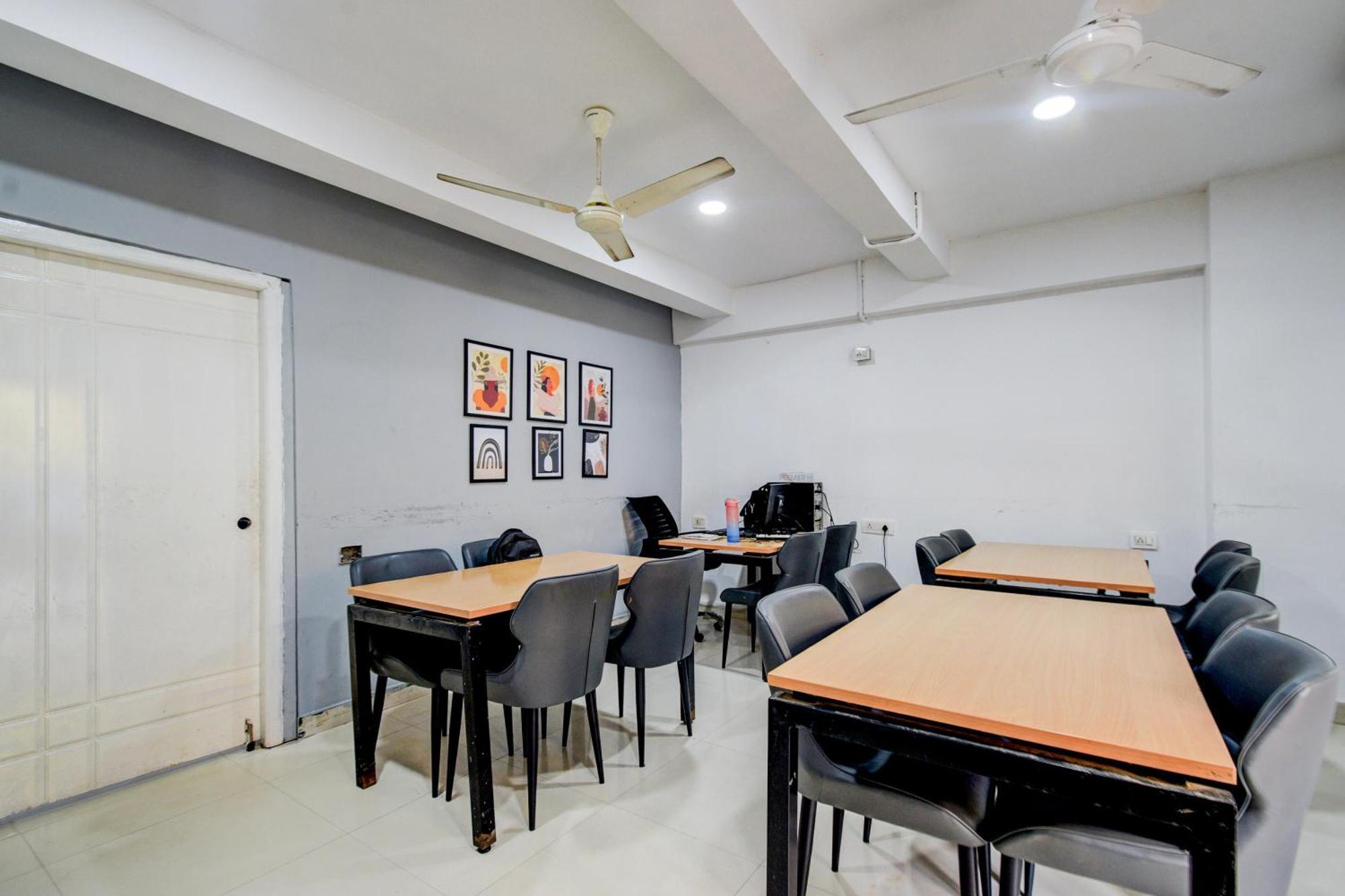 Hotel O Bee Oak Gachibowli Екстериор снимка